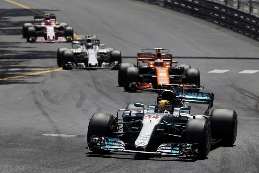  Mercedes-AMG F1 W08 EQ Power+ 2017 года  (фото 24 из 44)